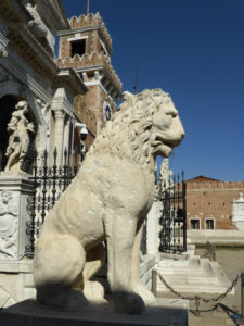 Statua del leone del Pireo che ora si trova all'entrata dell'Arsenale di Venezia